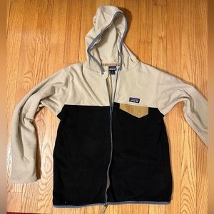 Boys Patagonia hooded zip up fleece, never worn size medium
